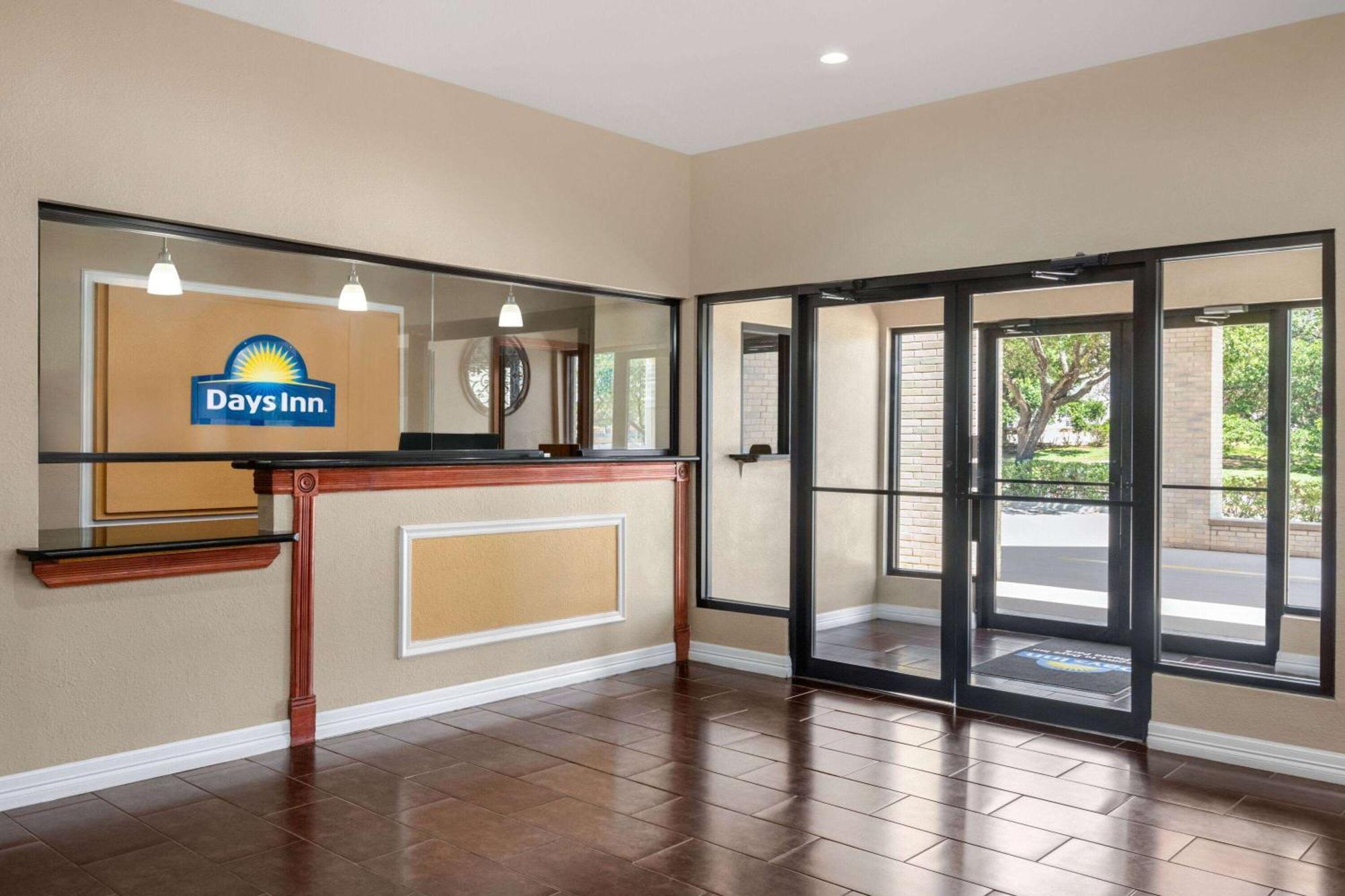 Days Inn By Wyndham San Antonio Near Fiesta Park Экстерьер фото